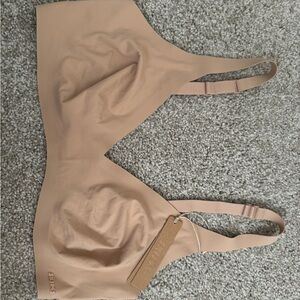 SKIMS Nude Seamless Bra